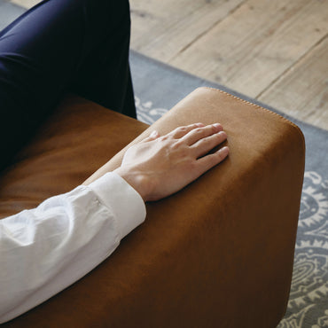 Crest Sofa OB / クレストソファ オーカーブラウン