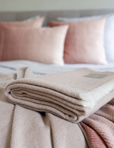 ELVANG DENMARK  Venice throw blanket White/nude  /  エルヴァン デンマーク バスケット ベニス スロー ブランケット ホワイト/ヌード