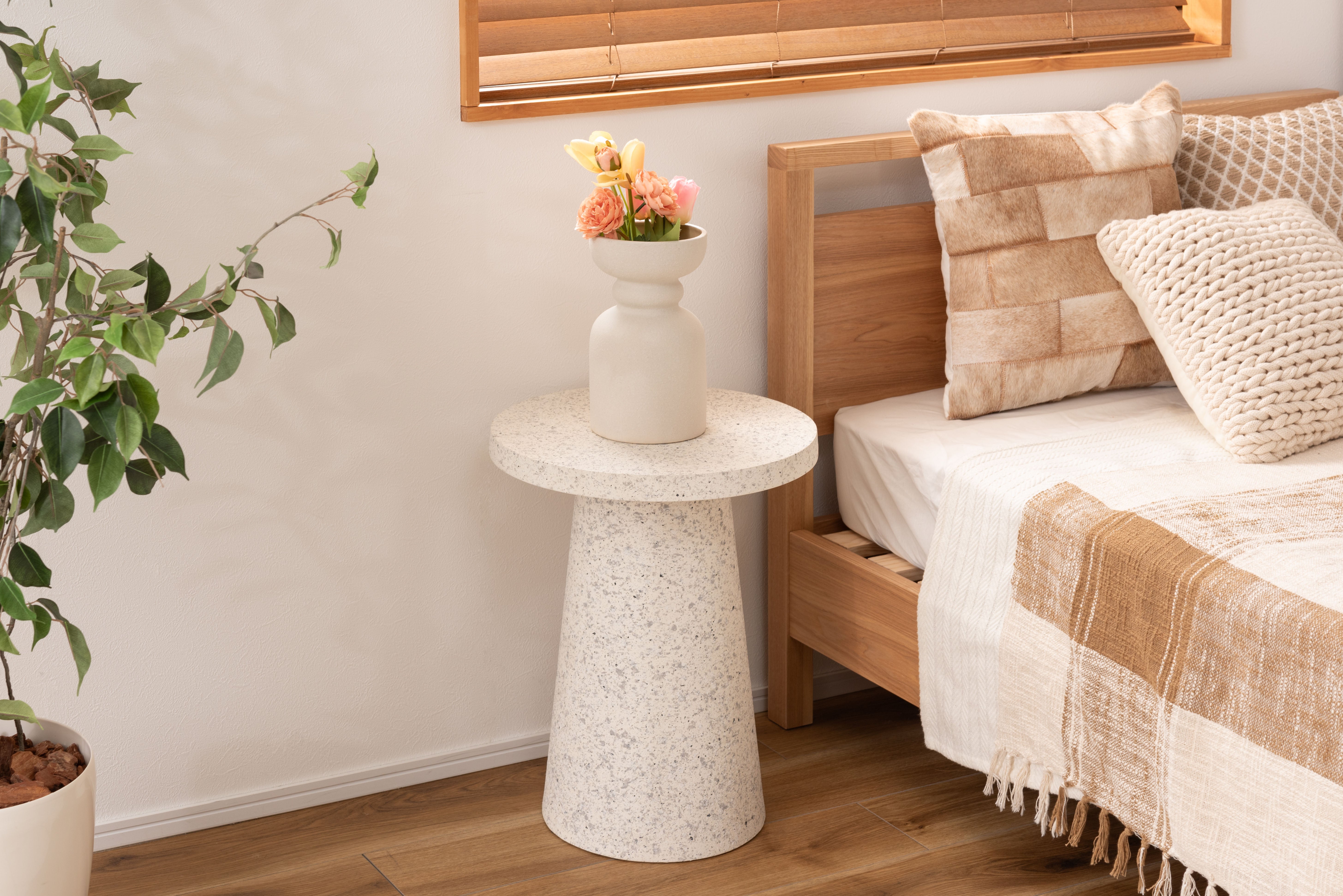 Cone Stone Table WH / コーン ストーンテーブル ホワイト