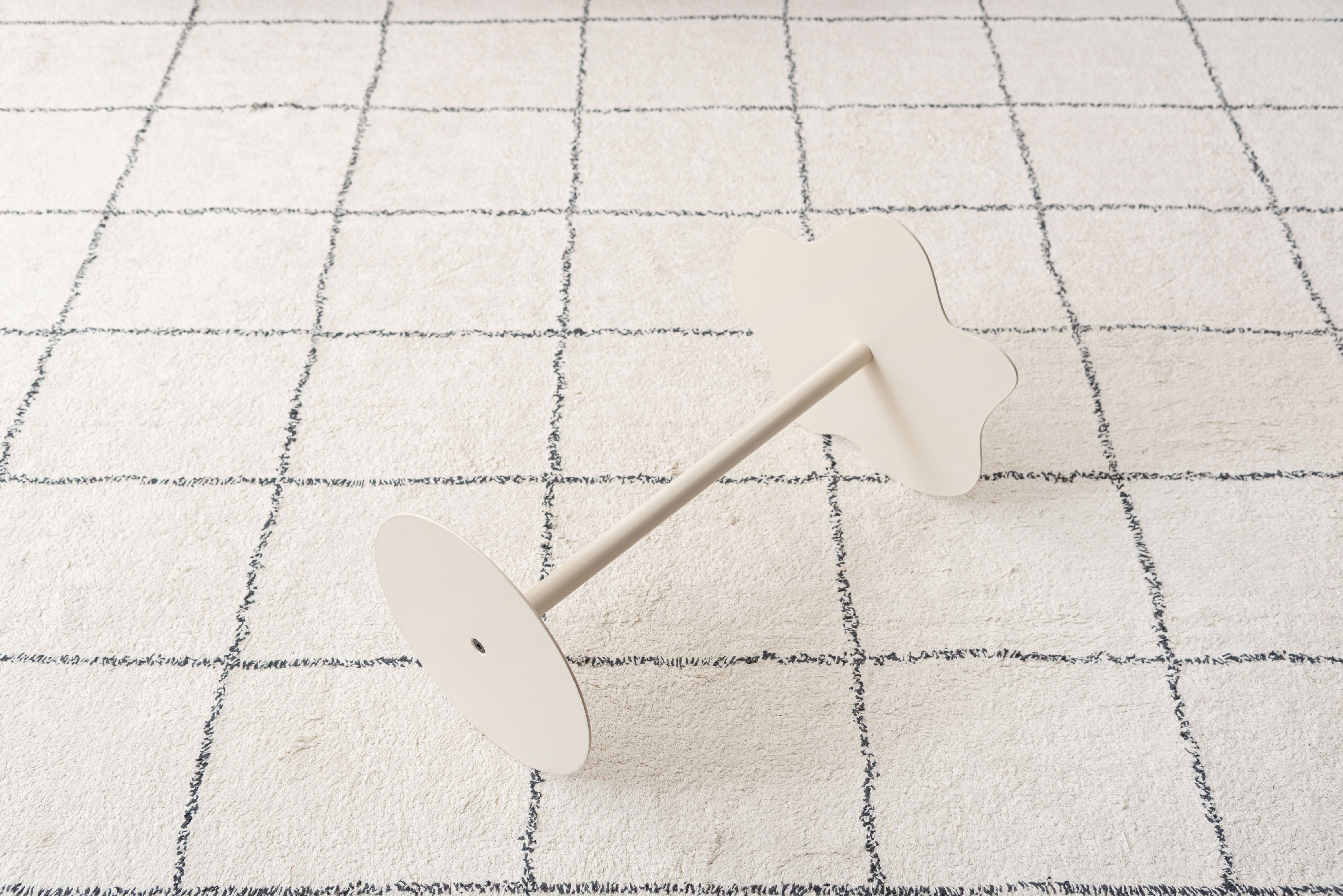 Pond Side Table IV  / ポンド サイドテーブル アイボリー