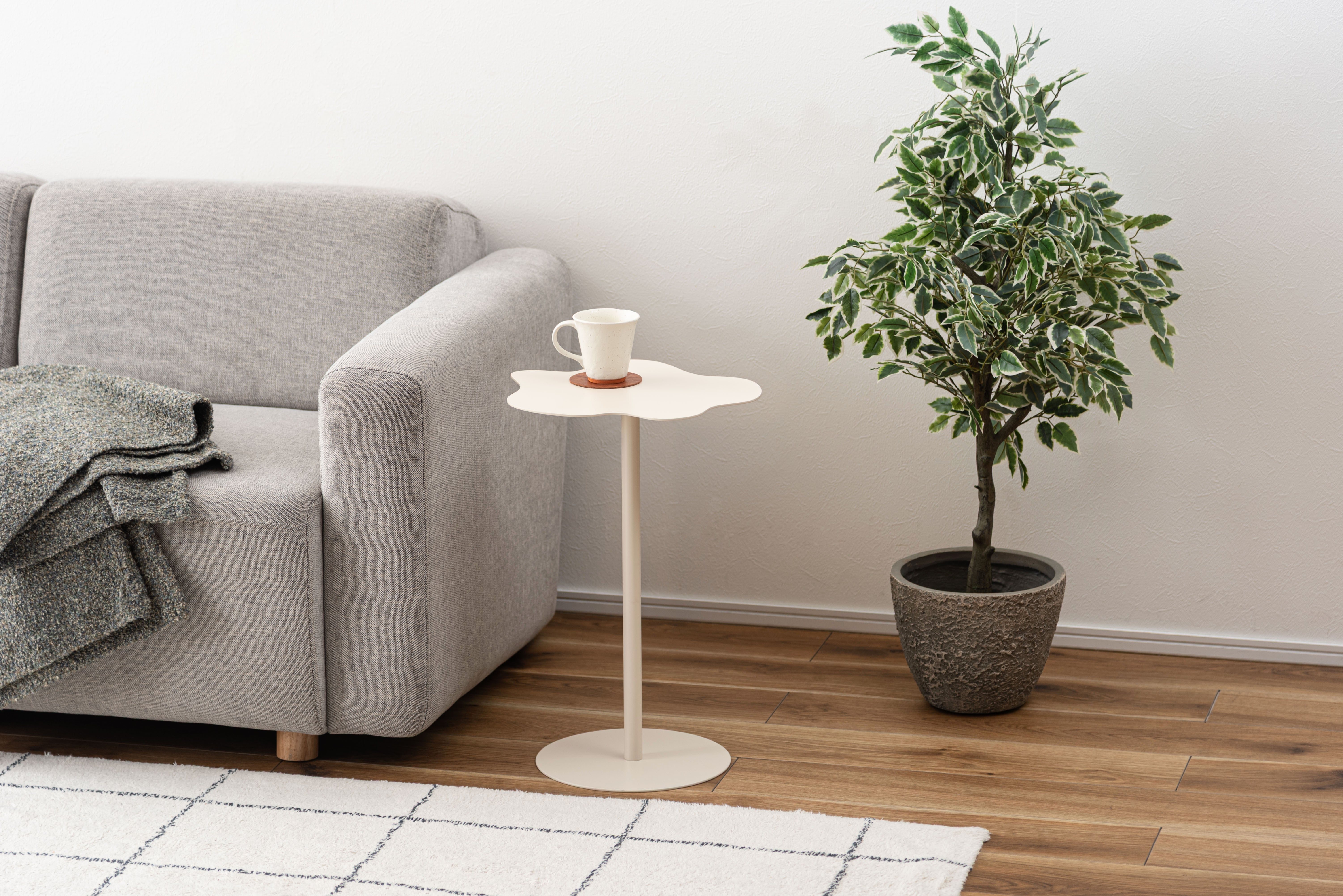 Pond Side Table IV  / ポンド サイドテーブル アイボリー