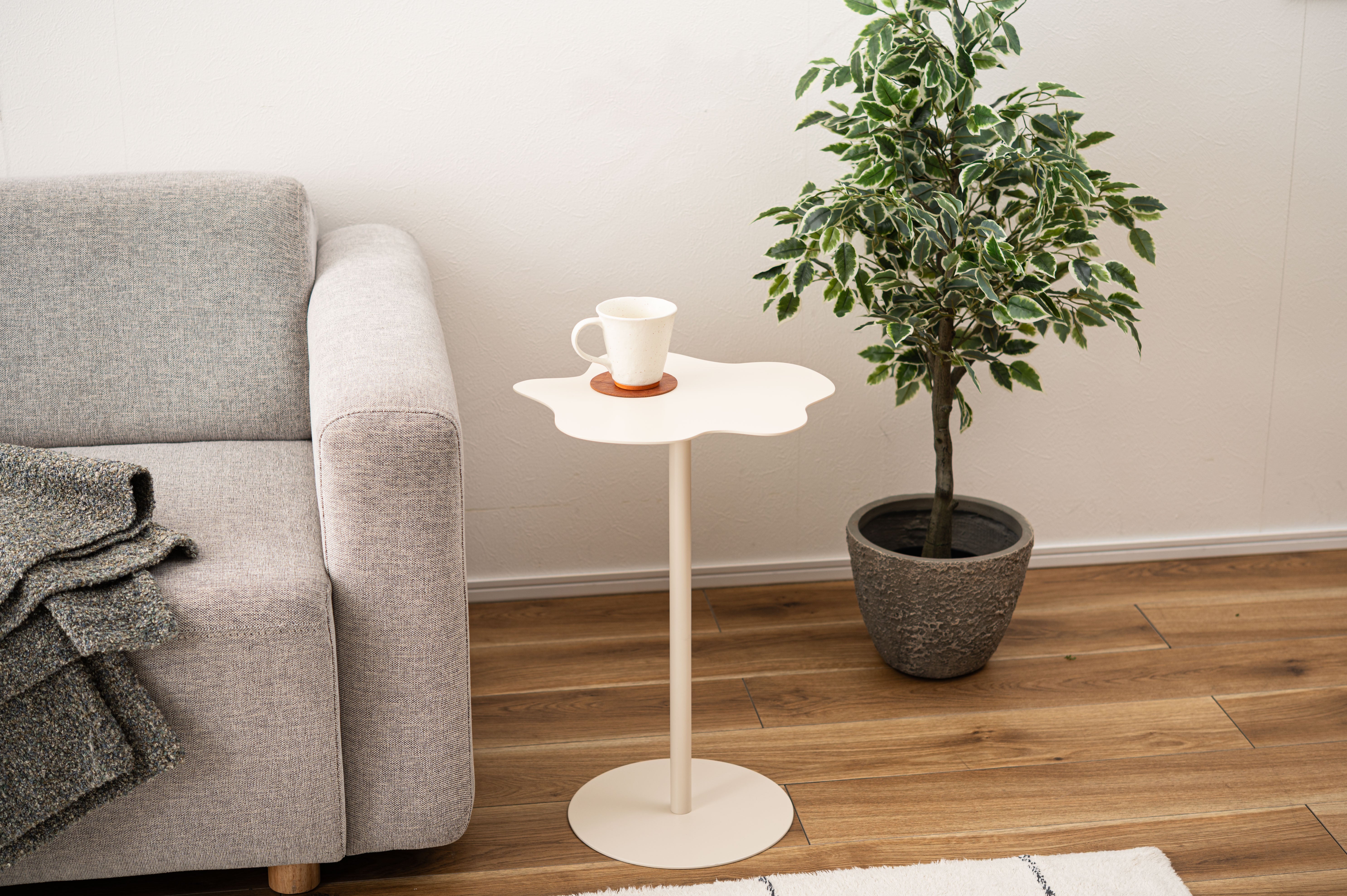 Pond Side Table IV  / ポンド サイドテーブル アイボリー