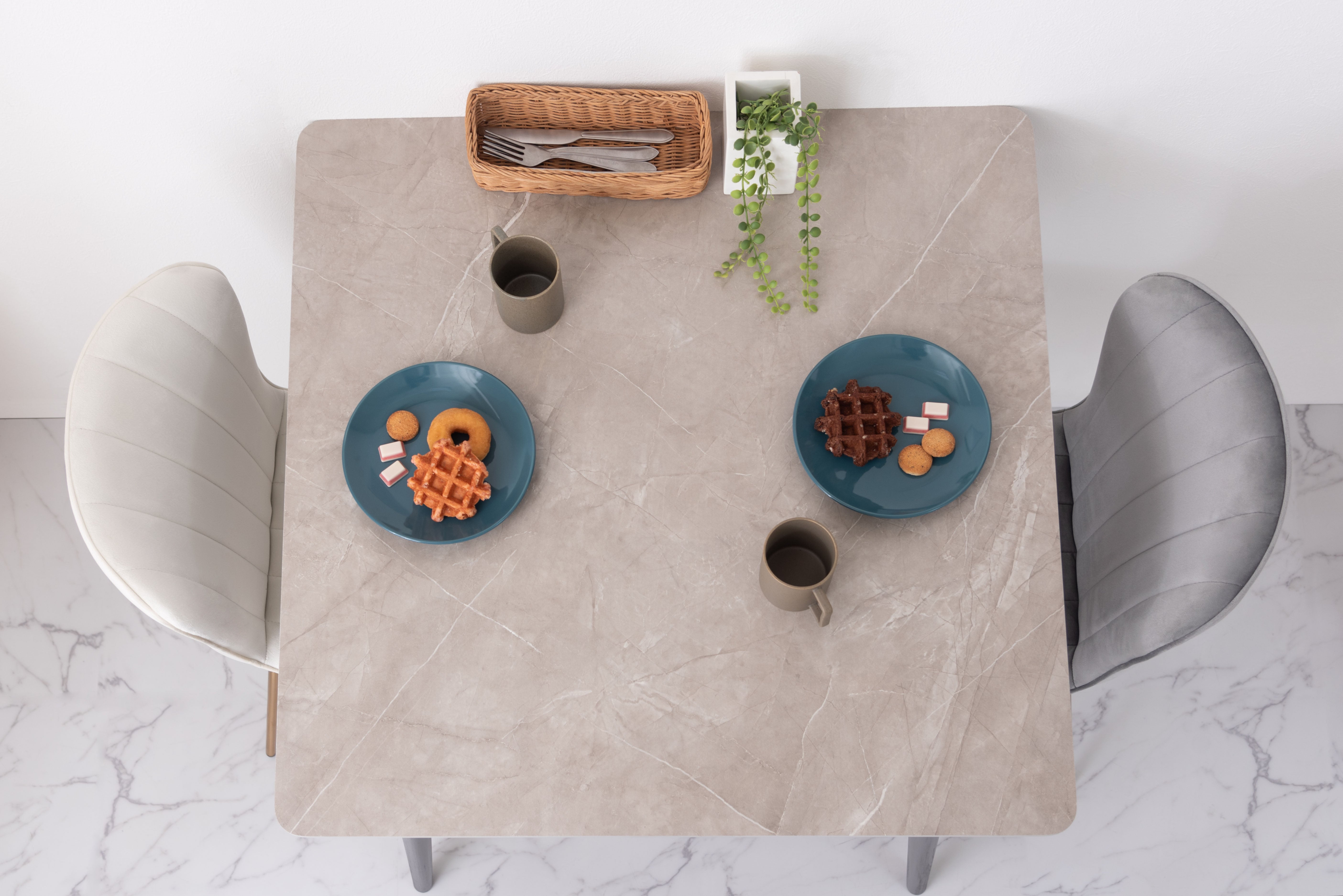 Marmo Square Table / マルモ スクエアテーブル