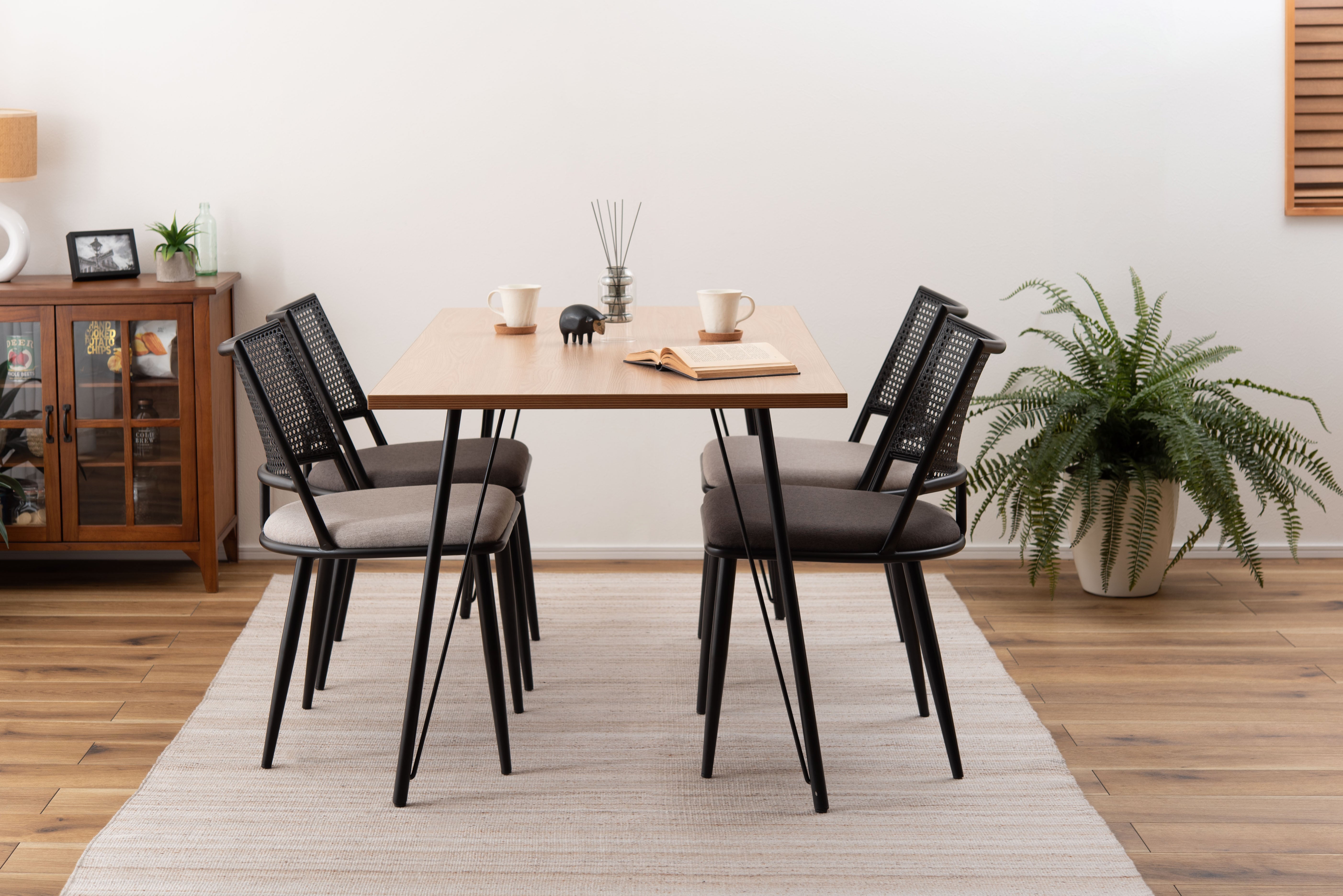 Curve Rattan Chair BK×BE / カーブ ラタン チェア ブラック×ベージュ