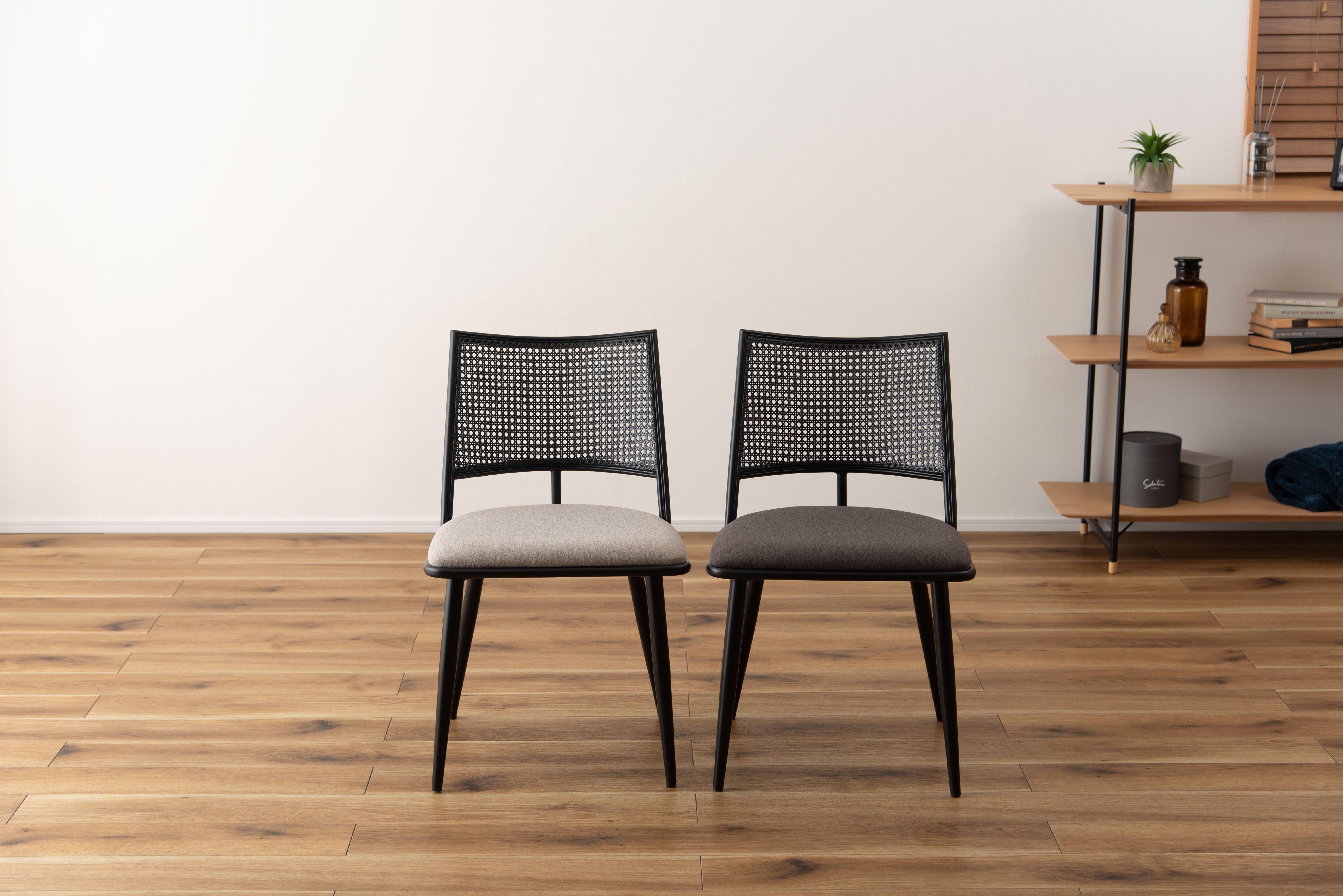 Curve Rattan Chair BK×DGY / カーブ ラタン チェア ブラック×ダークグレー